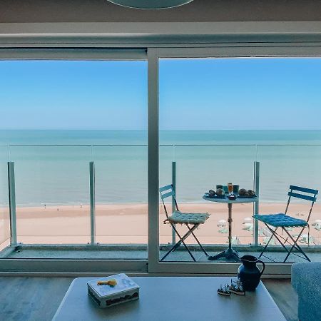 Genieten Van De Vlaamse Kust Met Prachtig Zeezicht De Haan Exteriör bild