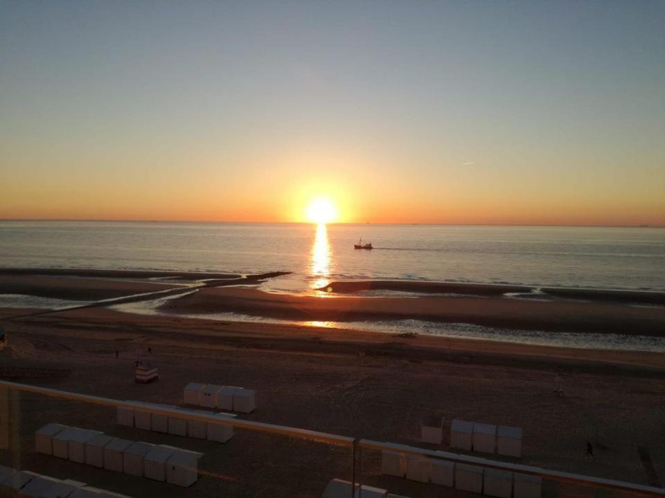 Genieten Van De Vlaamse Kust Met Prachtig Zeezicht De Haan Exteriör bild