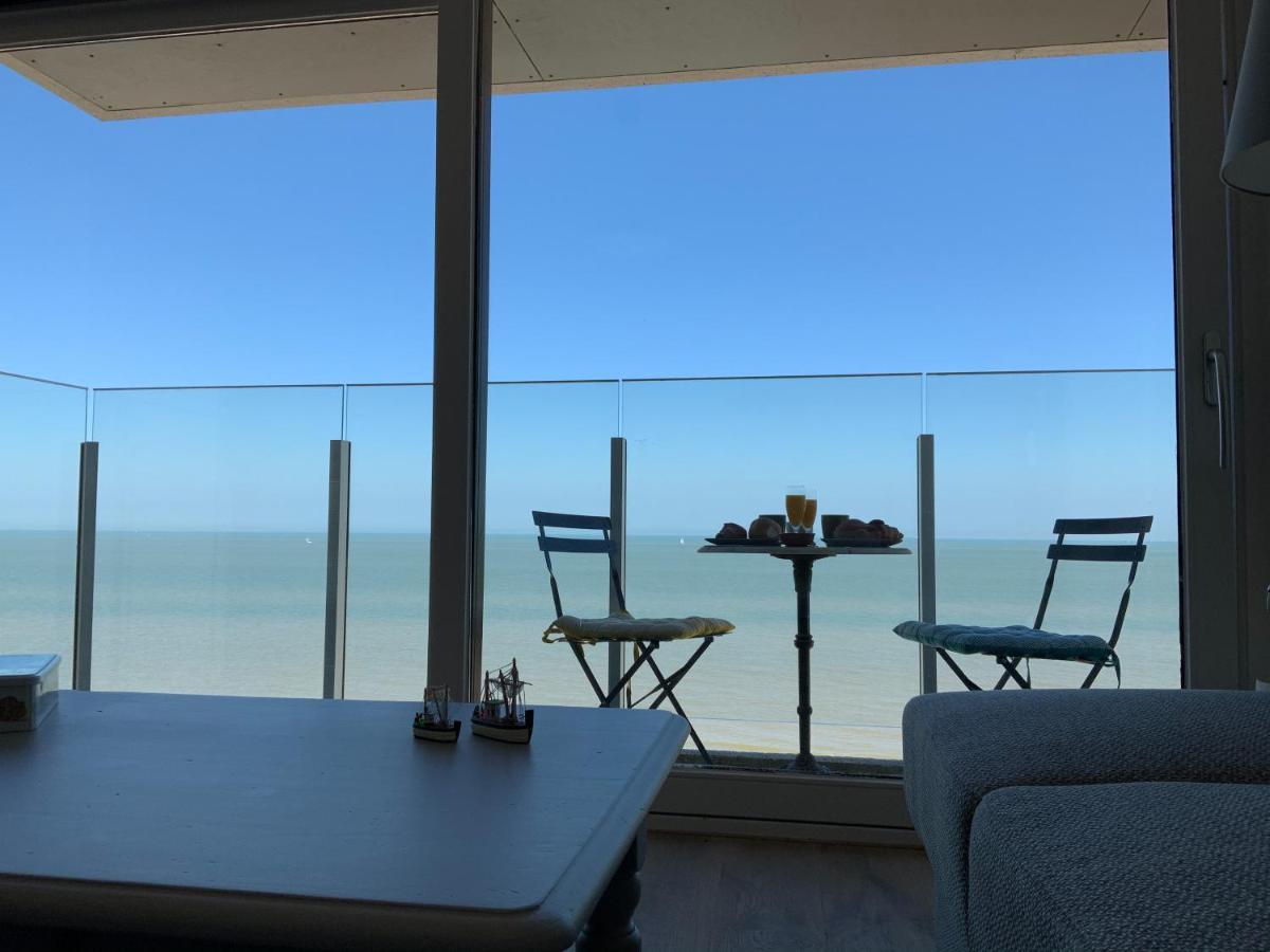 Genieten Van De Vlaamse Kust Met Prachtig Zeezicht De Haan Exteriör bild