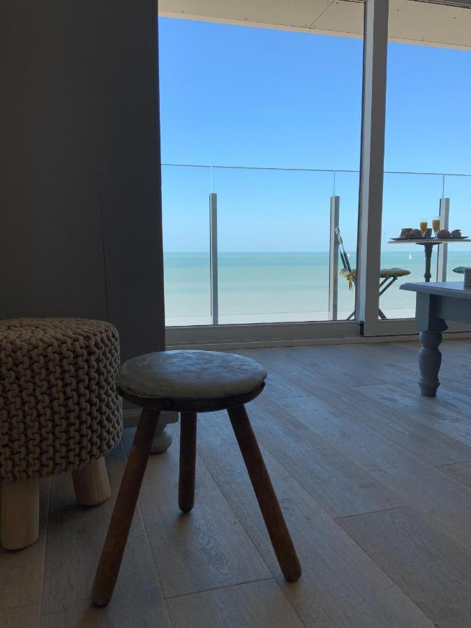 Genieten Van De Vlaamse Kust Met Prachtig Zeezicht De Haan Exteriör bild