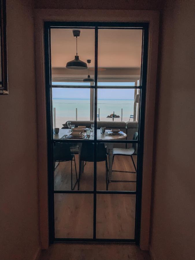 Genieten Van De Vlaamse Kust Met Prachtig Zeezicht De Haan Exteriör bild