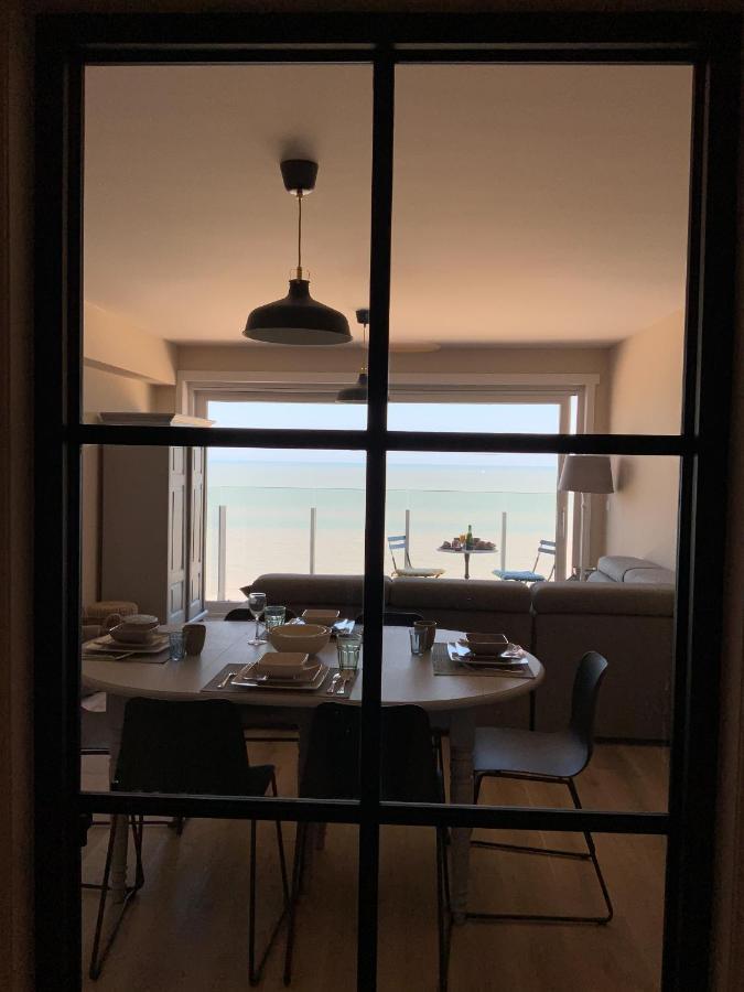 Genieten Van De Vlaamse Kust Met Prachtig Zeezicht De Haan Exteriör bild