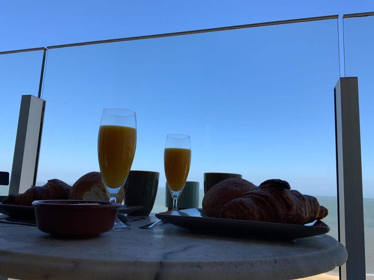 Genieten Van De Vlaamse Kust Met Prachtig Zeezicht De Haan Exteriör bild